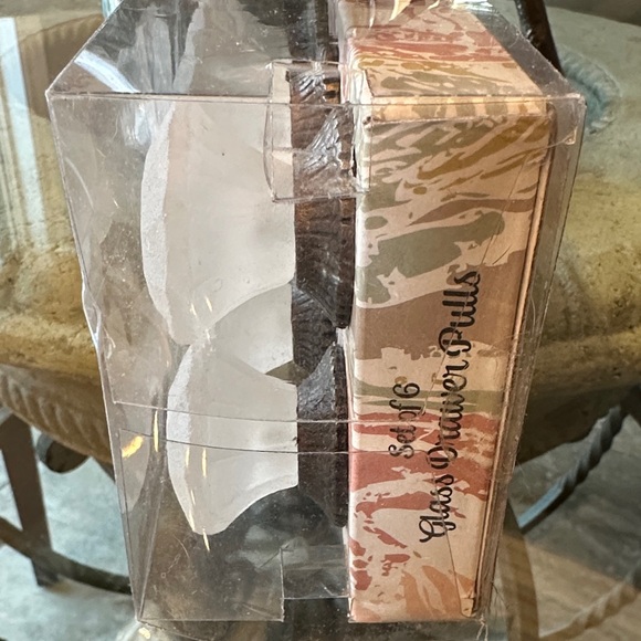 New in Box Set of 6 Frosted Glass Drawer Drawer Pulls - Picture 9 of 13